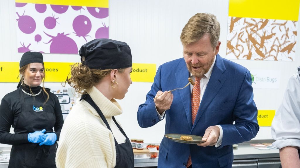 The King eats a worm burger