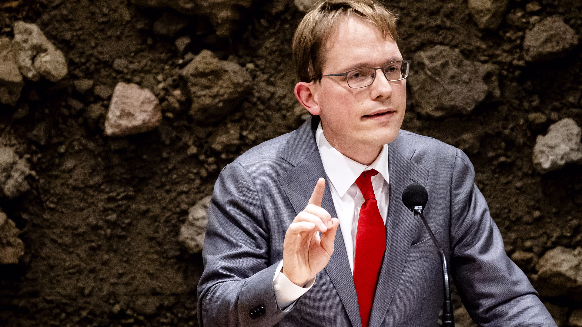 FVD wants Peace, not War