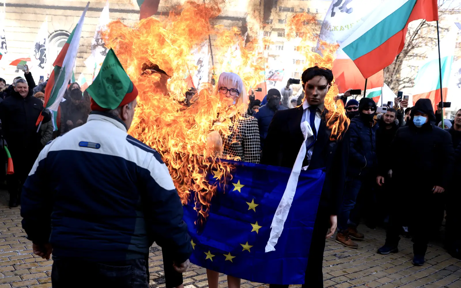 Bulgarians demonstrate against the Euro